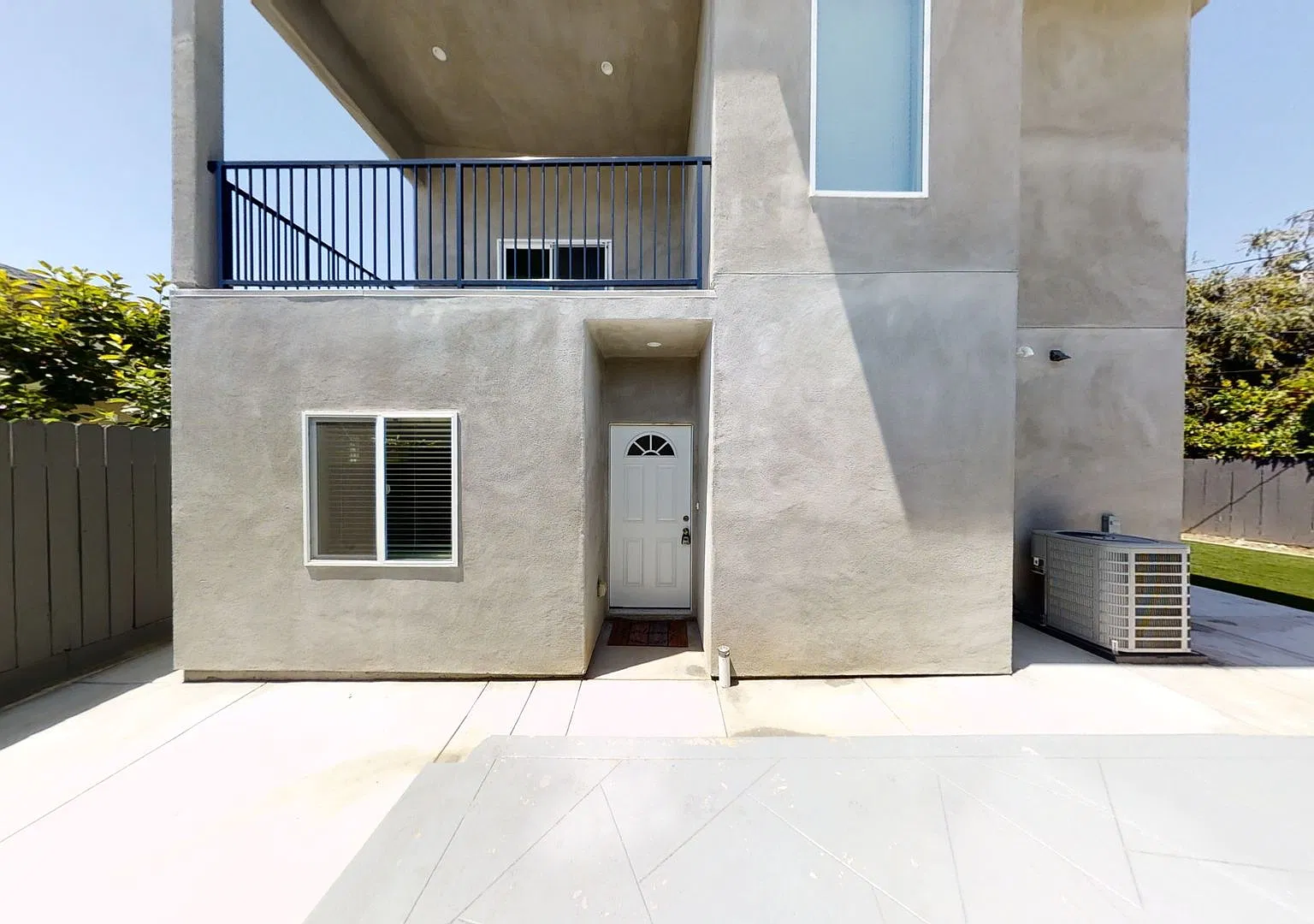 4BD/2BA w Large Deck! — Photo 3
