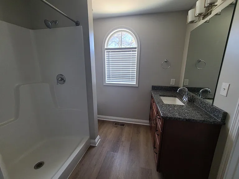 803 Belfast St — Photo 5
