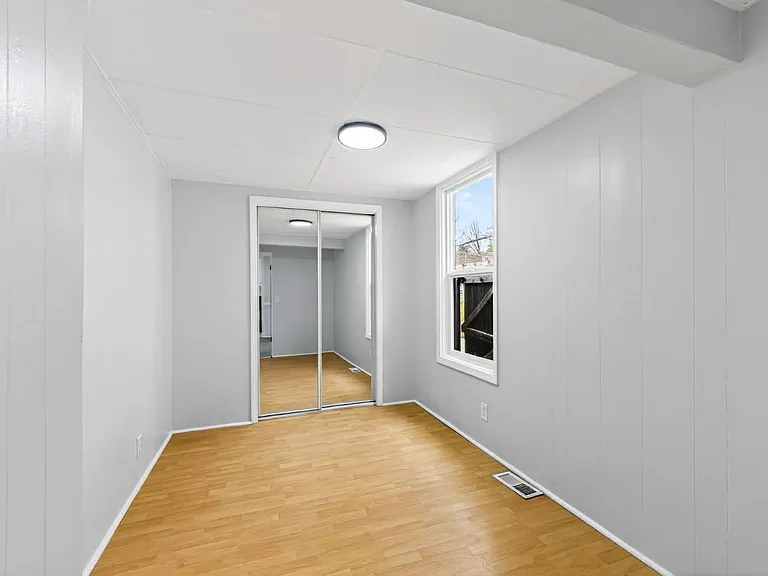 221 N Crysler Ave — Photo 13