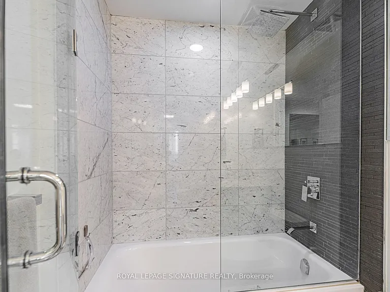 32 Davenport Rd #1303 — Photo 17