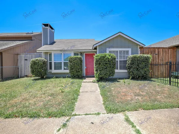 2255 Nantucket Village Dr, Dallas, TX 75227