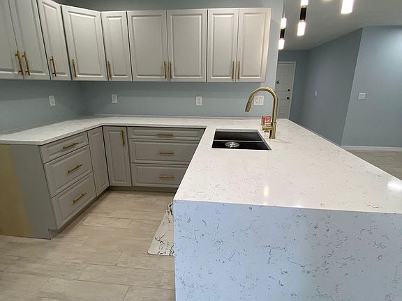 2nd image of 511-1 Constitution Dr