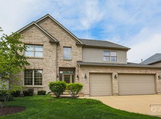 2055 Rockland Dr, Aurora, IL 60503