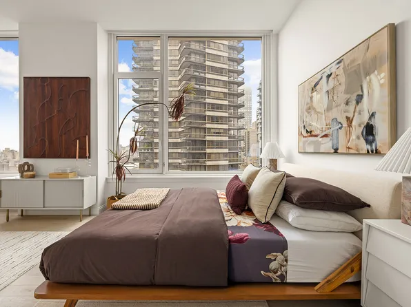 1026 3rd Avenue image 7 of 17