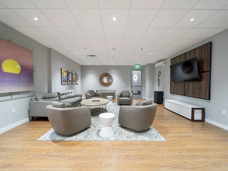 The Meridia Apartments — Photo 9
