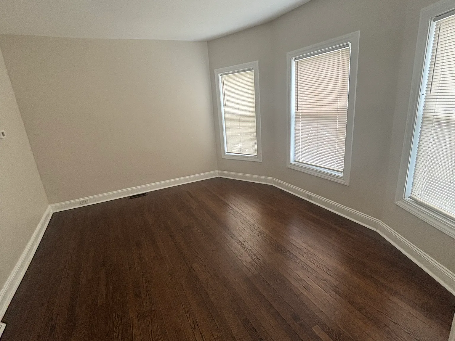 2 bed, 950 sqft, $2,000 — Photo 1