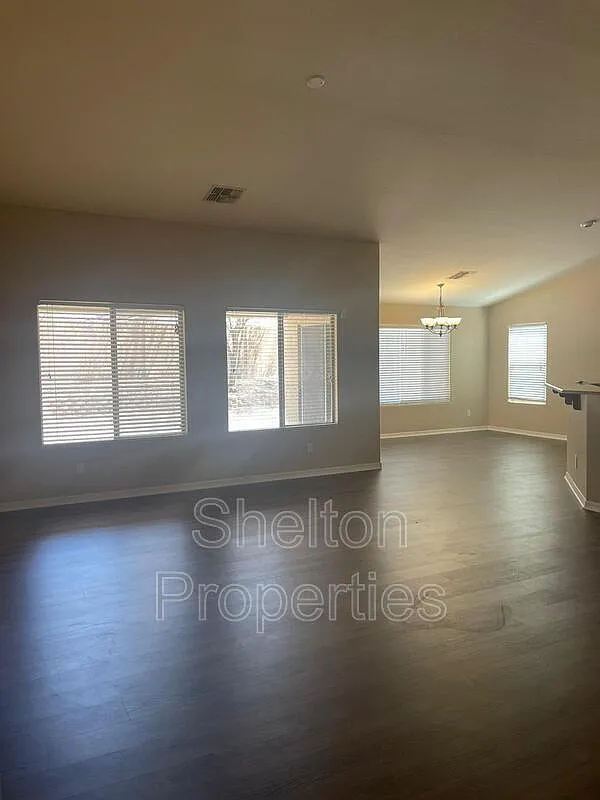 4 bed, 2.0 bath, 2031 sqft, $2,395 — Photo 3