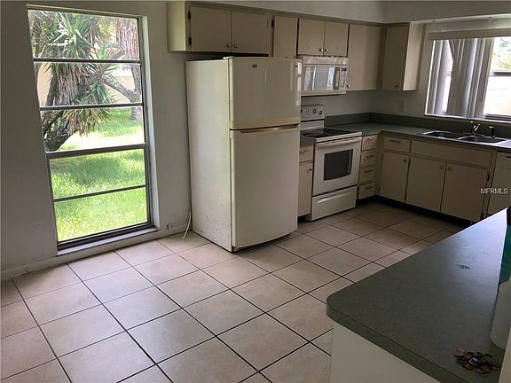 4th image of 1583 Amberlea Dr S