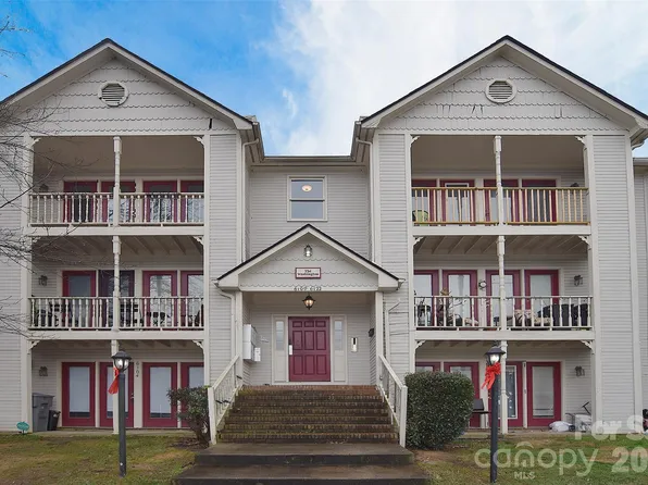 6120 Meadow Rose Ln, Charlotte, NC 28215