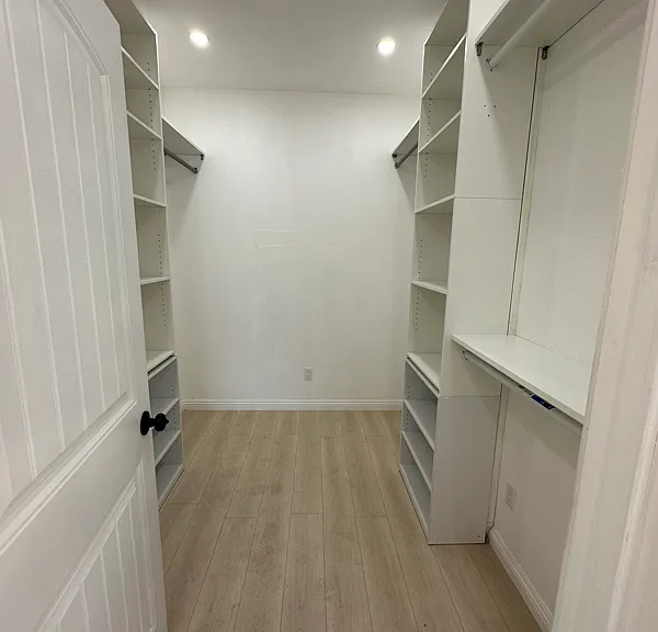 543 W G St — Photo 5