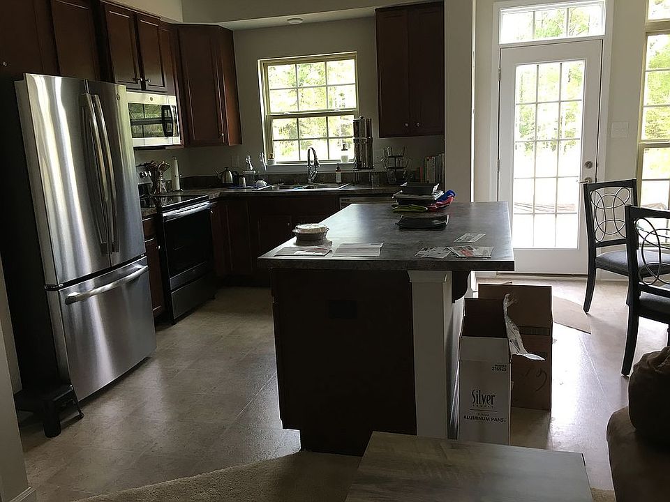2nd image of 609 Lenten Rose Ln