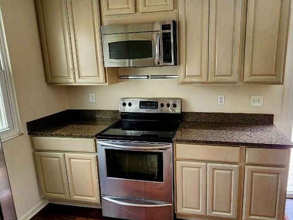 4th image of 5280 Redmond Ct