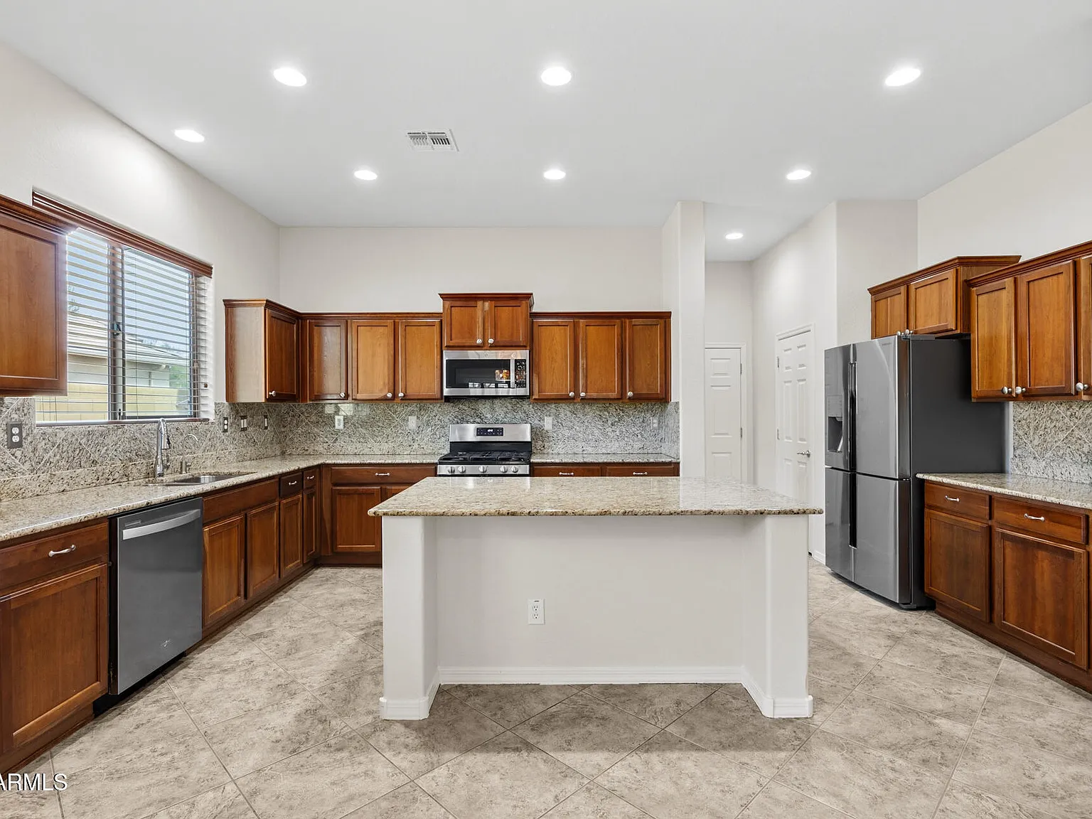 4 bed, 2.0 bath, 2663 sqft, $2,895 — Photo 4