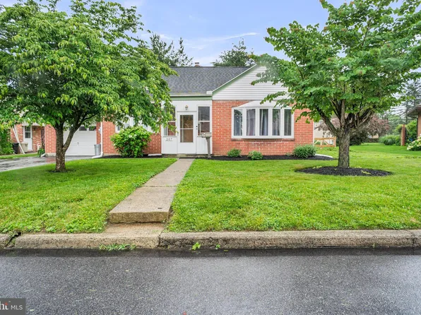 207 N Linden St, Robesonia, PA 19551