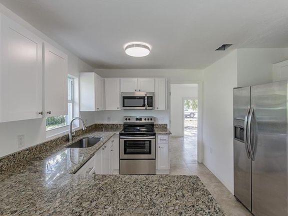 4th image of 1012 Davis Dr