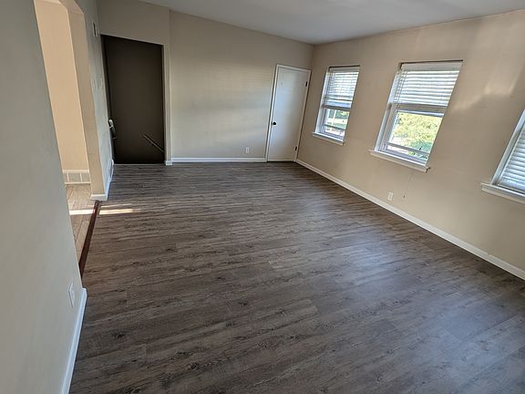 3rd image of 7160 Vernon Ave