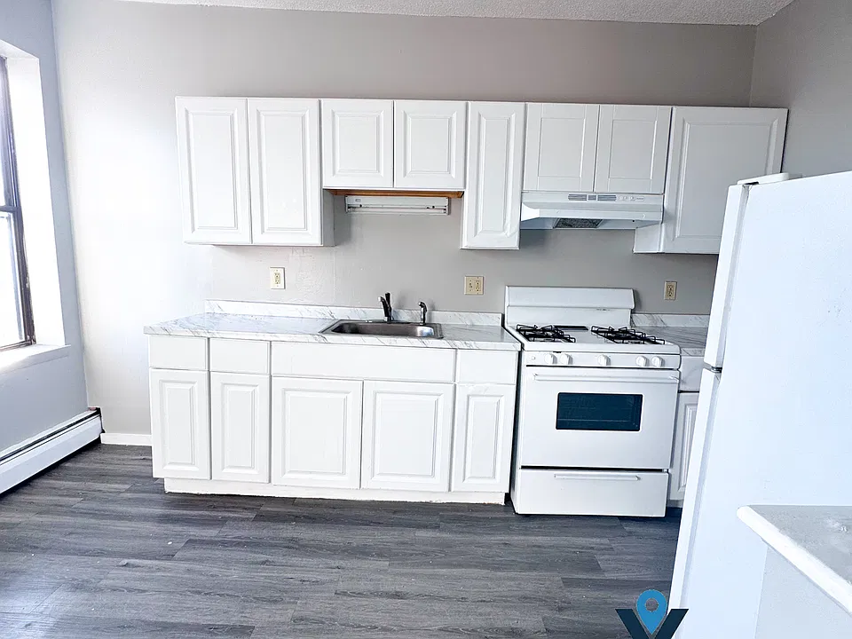 52 Maple Ave #302