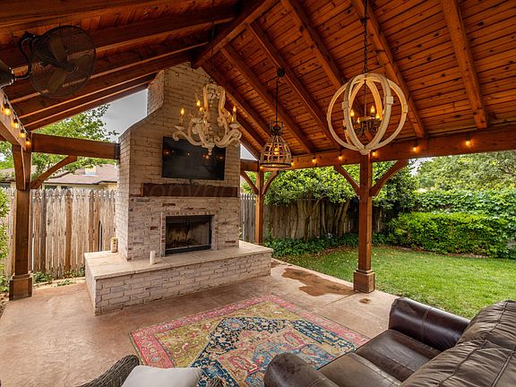 5th image of 4023 Montague Dr