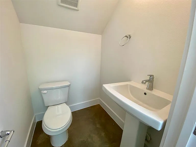 2500 Sweeney Ln #B — Photo 7