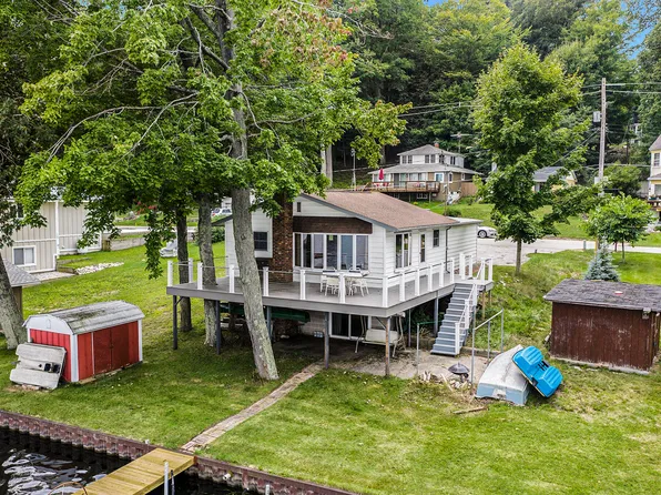 6226 Grace Ave, Ludington, MI 49431