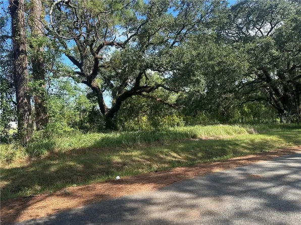 8916 W Alba St, Bayou La Batre, AL 36509