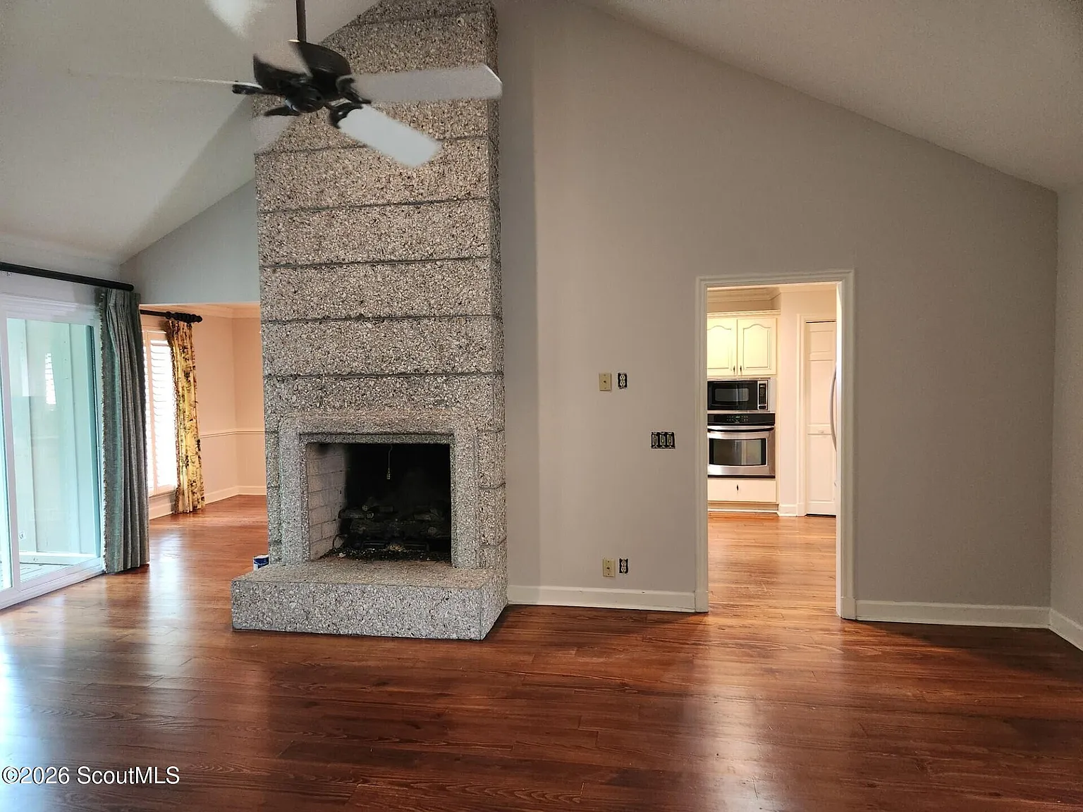 3 bed, 2.0 bath, 1600 sqft, $3,750 — Photo 4
