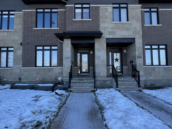 646 Mikinak Rd, Ottawa, ON K1K 3X3