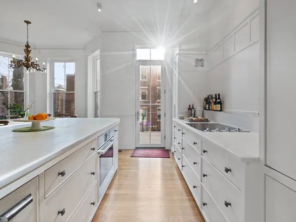 15 Regent Cir #2, Brookline, MA 02445