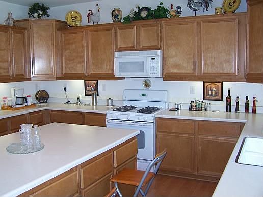 Mple Cabinets with Center Island