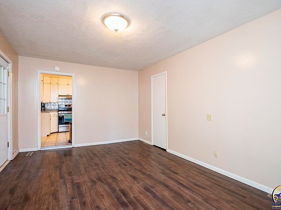4th image of 343 Charlotte St
