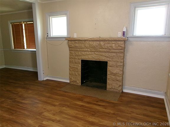 2nd image of 1605 Houston St