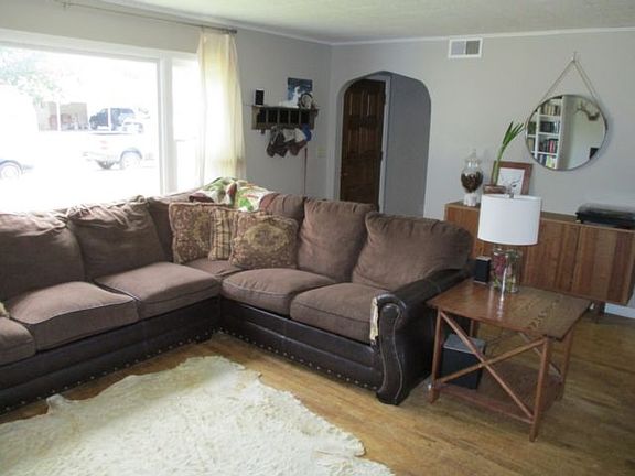 2nd image of 406 E 1st St