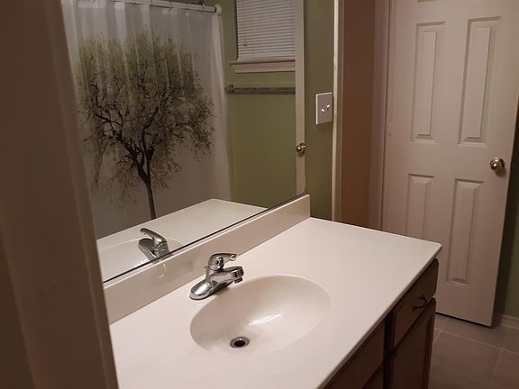 4th image of 305 Texas Dr