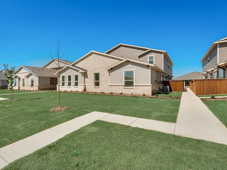 663 Wheatfield Dr — Photo 16