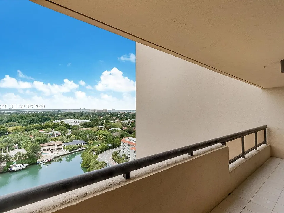 2555 Collins Ave #1804