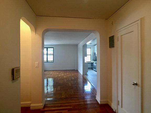 4th image of 560 W 218th St APT 1D