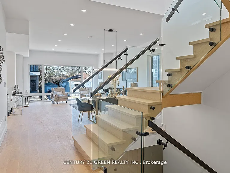 67 Bexhill Ave #MAIN 2ND FLOOR — Photo 16