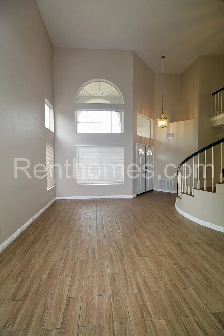 Mira Mesa, 11597 Trailbrush Pt, Remodeled Kitchen, Nice Views, Fireplace, 3 Car Garage. — Photo 3