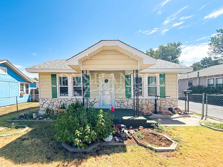 528 Hazel St — Photo 1
