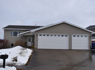 1920 Riggs Dr, Pierre, SD 57501