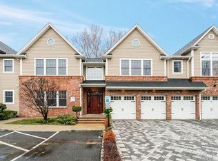 6 Hemlock Ln, Tenafly, NJ 07670