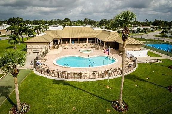 4th image of 81 Peach Palm Ln