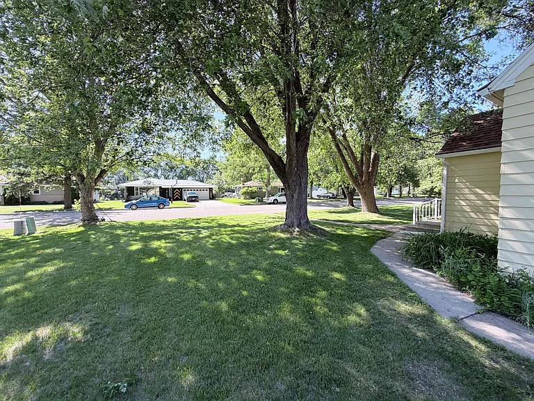 1609 Ash St — Photo 12