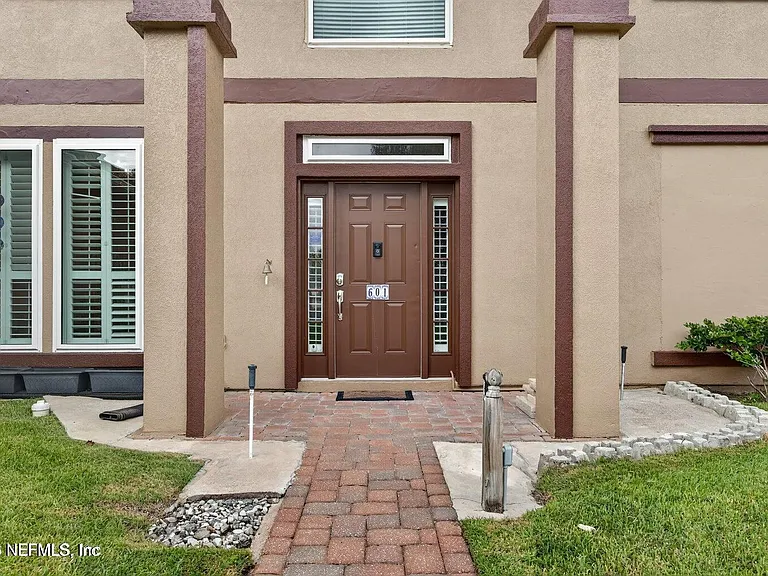 601 Reflection Cove Rd — Photo 3