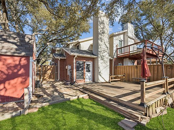 3rd image of 6814 Dolphin Cir