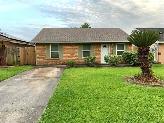 1st image of 5857 N Oak Dr
