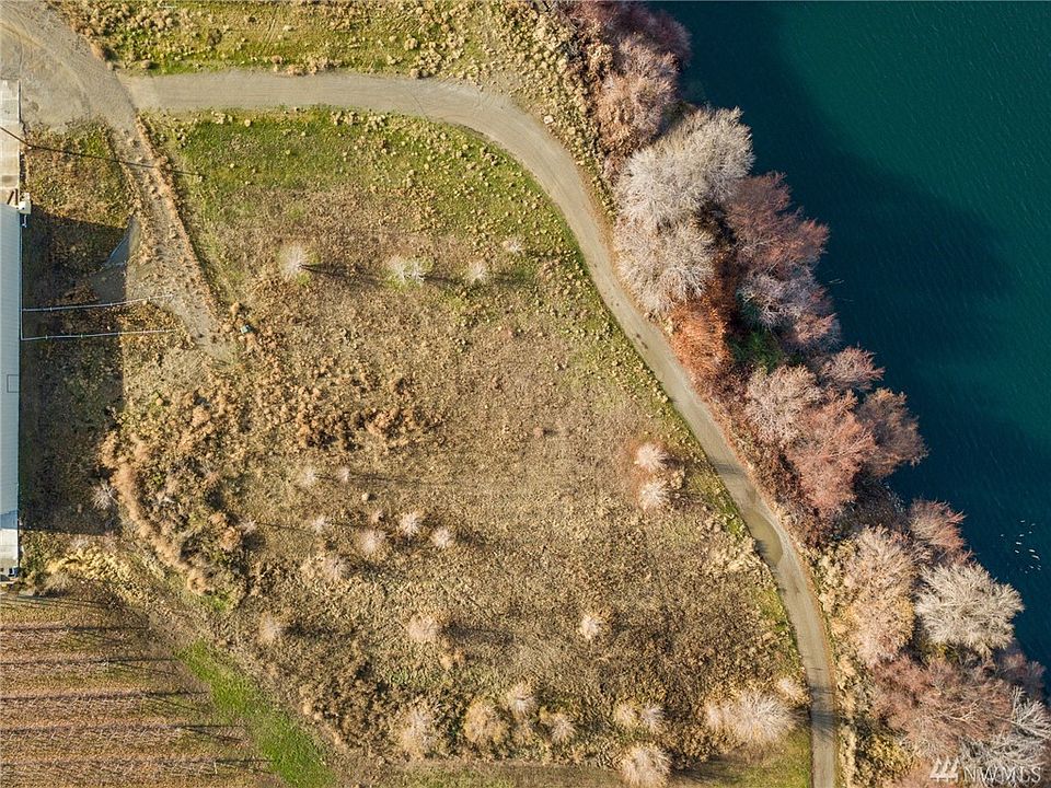 2nd image of 19 Ruby Ln