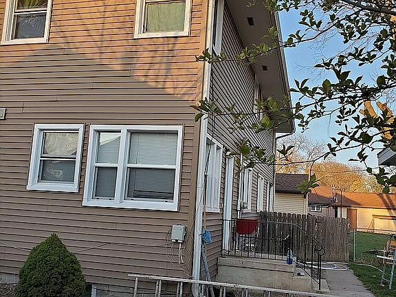 2nd image of 404-406 E 18th St