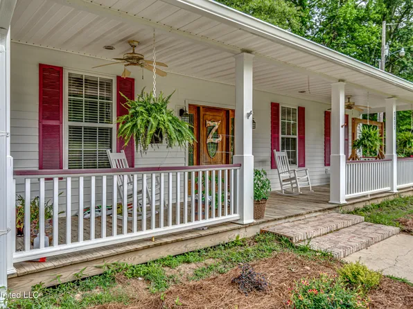 7011 Terry Rd, Terry, MS 39170