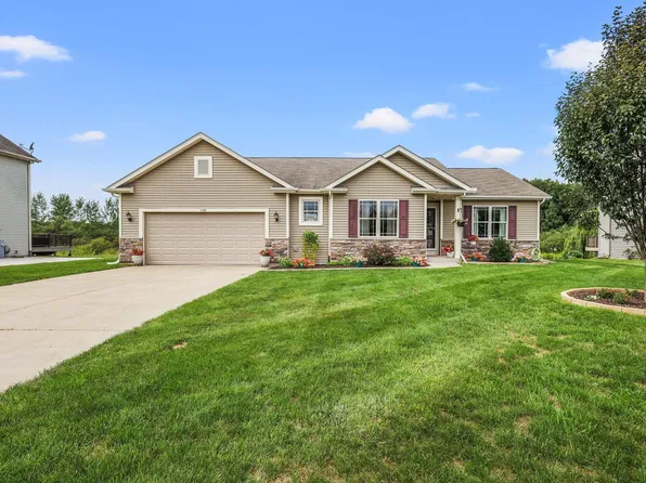 1132 Red Oak Cir, Watertown, WI 53094